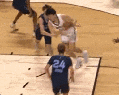 开云娱乐中心-炸了！杨瀚森！NBA海报级惊天隔扣