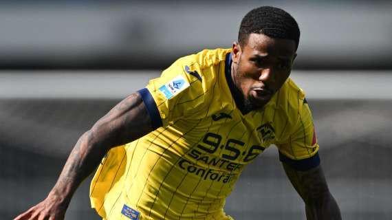 kaiyun-记者：如果邓弗里斯转会离开，国米有意签下查舒亚替代他