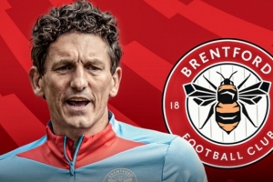 kaiyun-小蜜蜂主帅：对球队上半场表现非常不满，踢英超先得做好基础工作